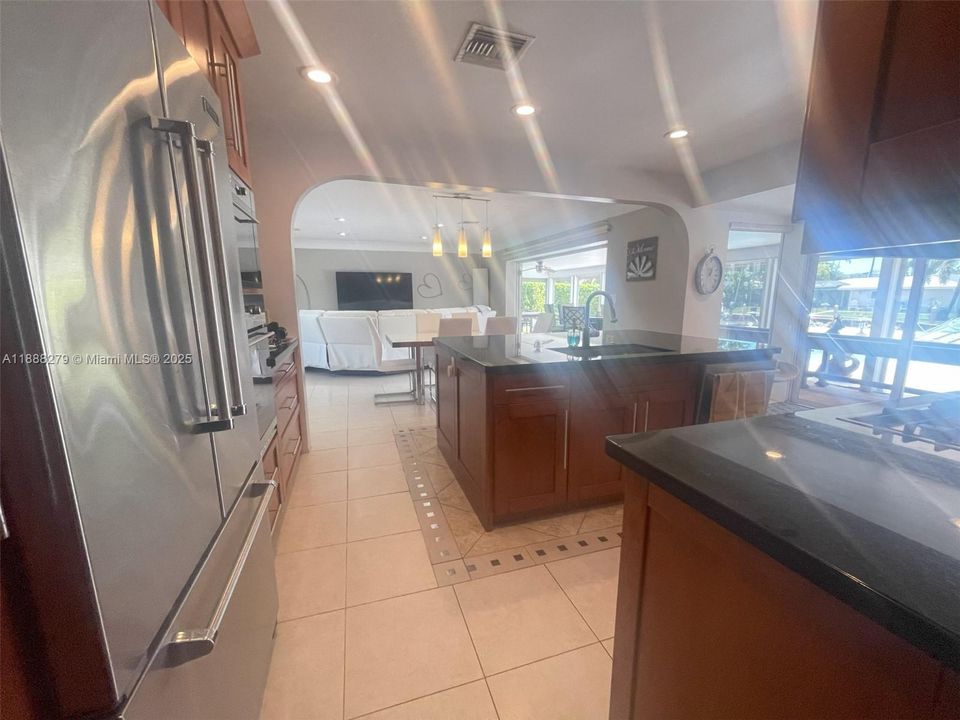 待售: $2,495,000 (3 贝兹, 2 浴室, 1770 平方英尺)