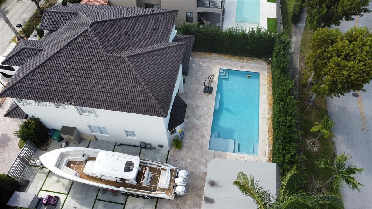 На продажу: $1,100,000 (5 спален, 3 ванн, 2635 Квадратных фут)