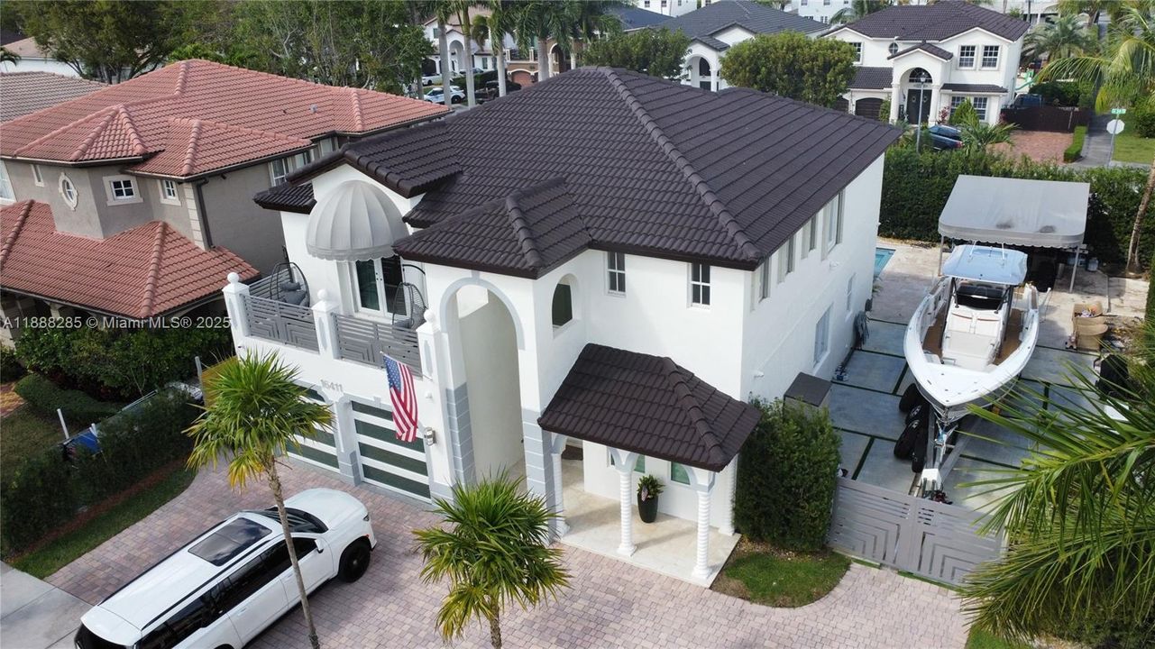 На продажу: $1,100,000 (5 спален, 3 ванн, 2635 Квадратных фут)