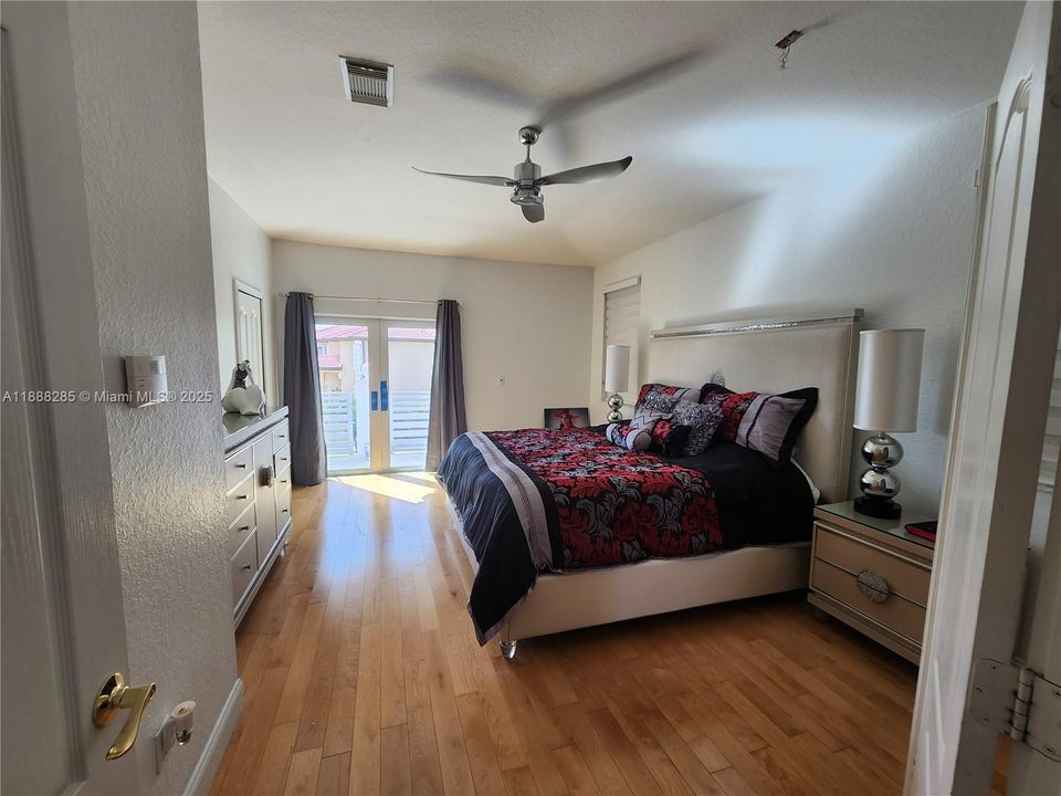 На продажу: $1,100,000 (5 спален, 3 ванн, 2635 Квадратных фут)