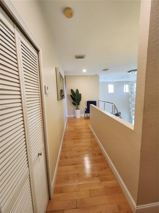 На продажу: $1,100,000 (5 спален, 3 ванн, 2635 Квадратных фут)