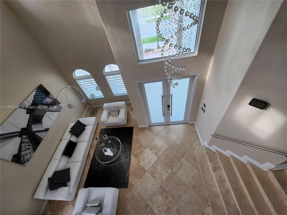 На продажу: $1,100,000 (5 спален, 3 ванн, 2635 Квадратных фут)