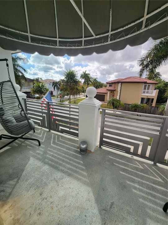 На продажу: $1,100,000 (5 спален, 3 ванн, 2635 Квадратных фут)