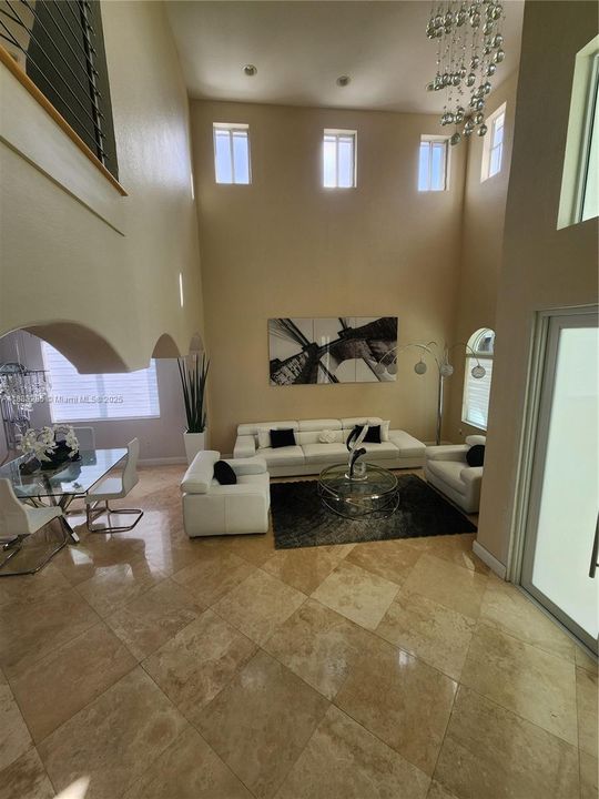 На продажу: $1,100,000 (5 спален, 3 ванн, 2635 Квадратных фут)