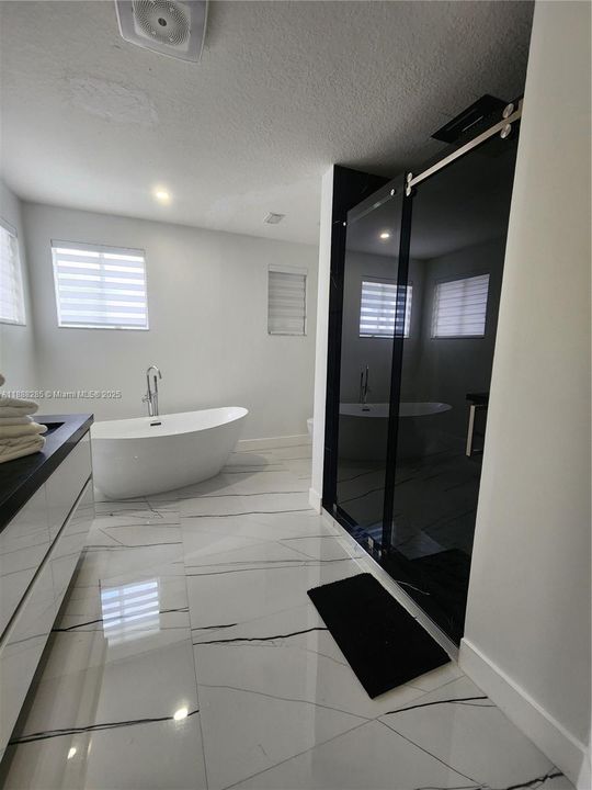 На продажу: $1,100,000 (5 спален, 3 ванн, 2635 Квадратных фут)