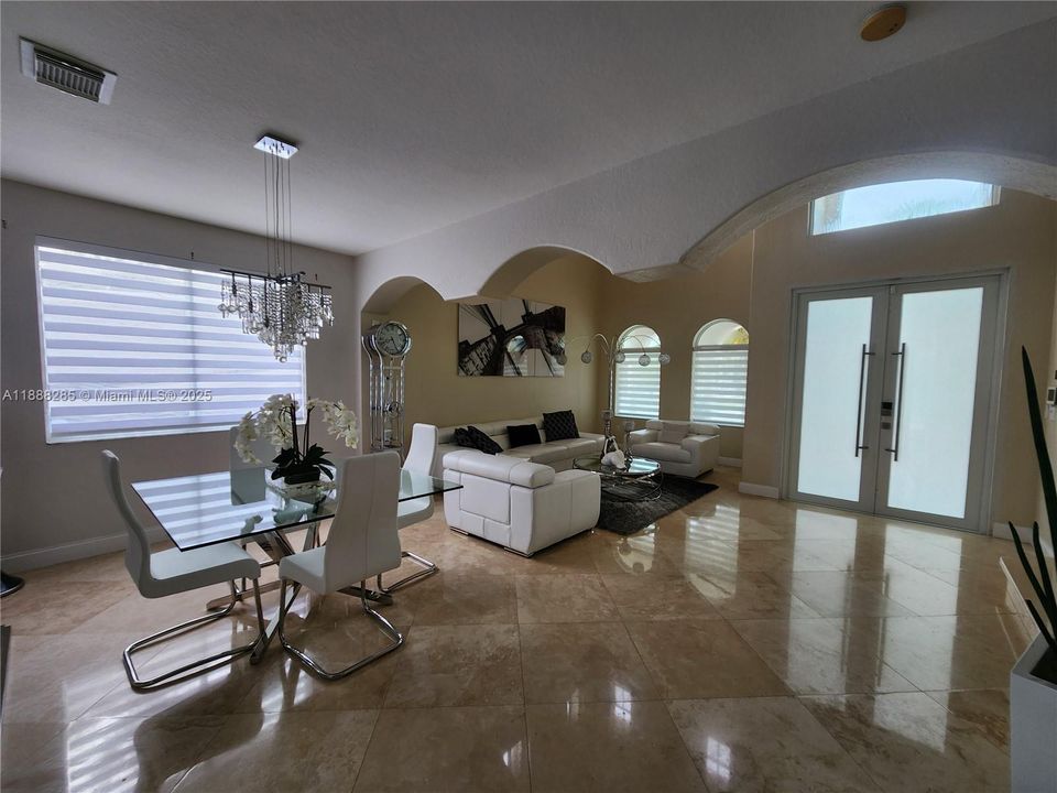 На продажу: $1,100,000 (5 спален, 3 ванн, 2635 Квадратных фут)