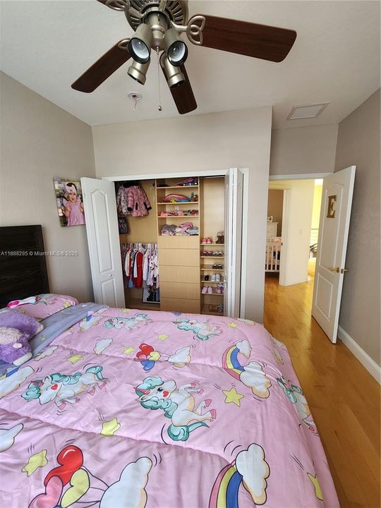 На продажу: $1,100,000 (5 спален, 3 ванн, 2635 Квадратных фут)