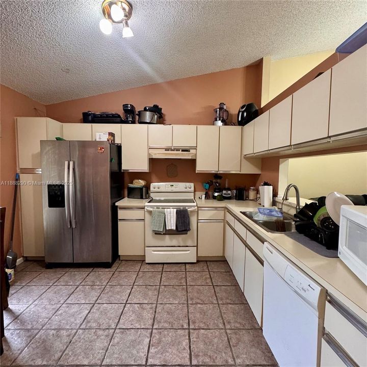 На продажу: $449,999 (3 спален, 2 ванн, 1335 Квадратных фут)