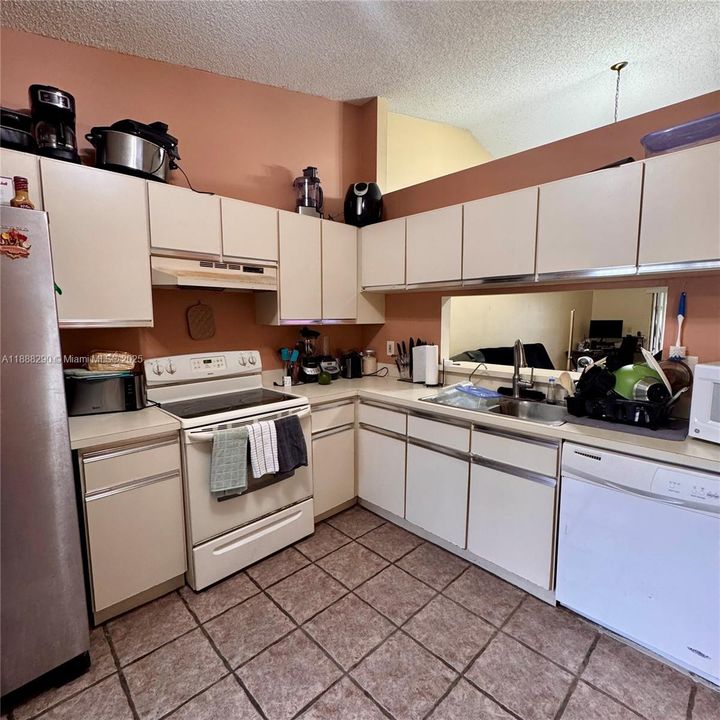 На продажу: $449,999 (3 спален, 2 ванн, 1335 Квадратных фут)