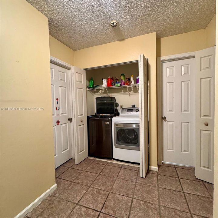 На продажу: $449,999 (3 спален, 2 ванн, 1335 Квадратных фут)