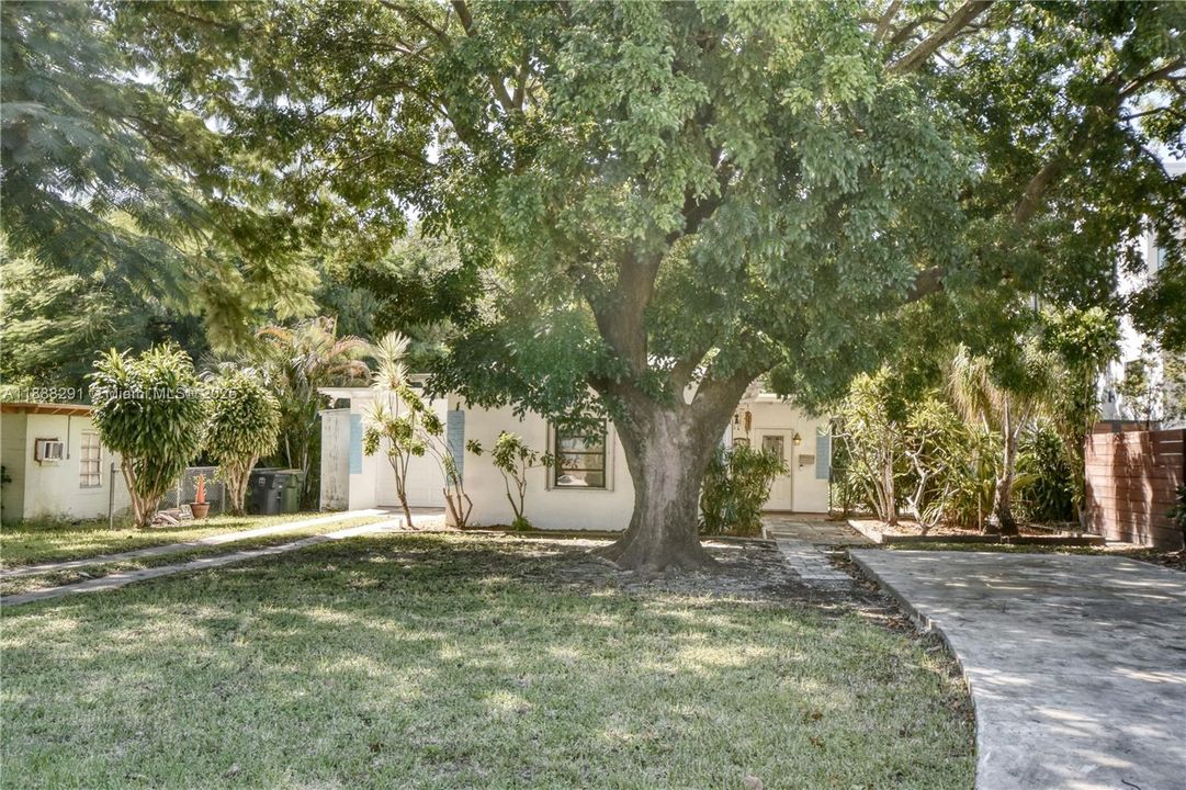 Recently Rented: $2,900 (3 beds, 2 baths, 1238 Square Feet)