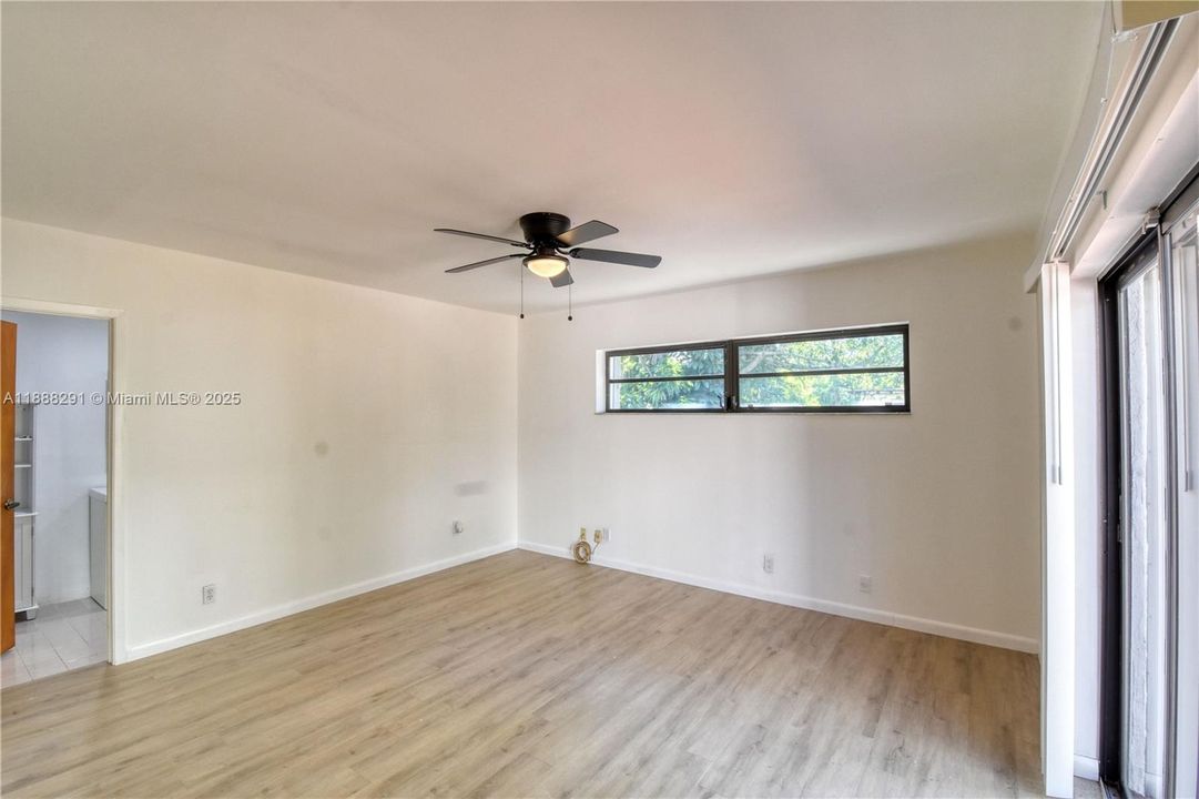 Recently Rented: $2,900 (3 beds, 2 baths, 1238 Square Feet)