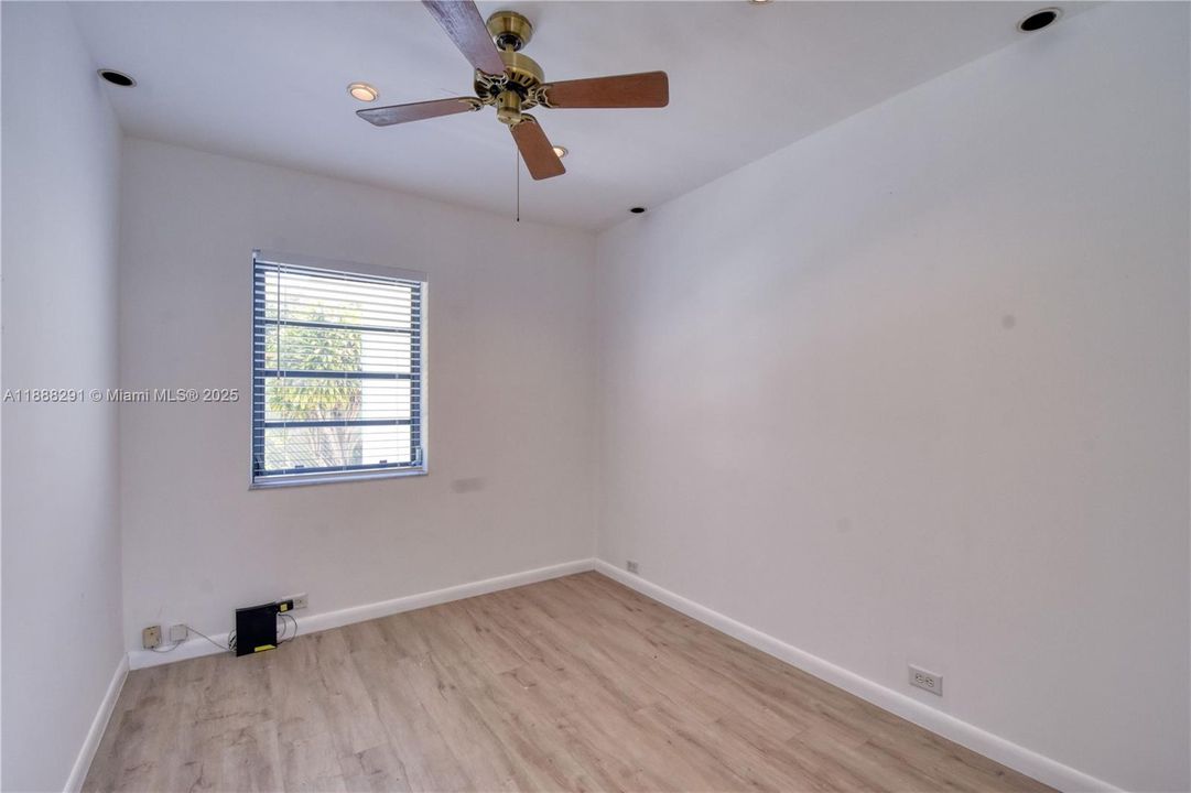 Recently Rented: $2,900 (3 beds, 2 baths, 1238 Square Feet)