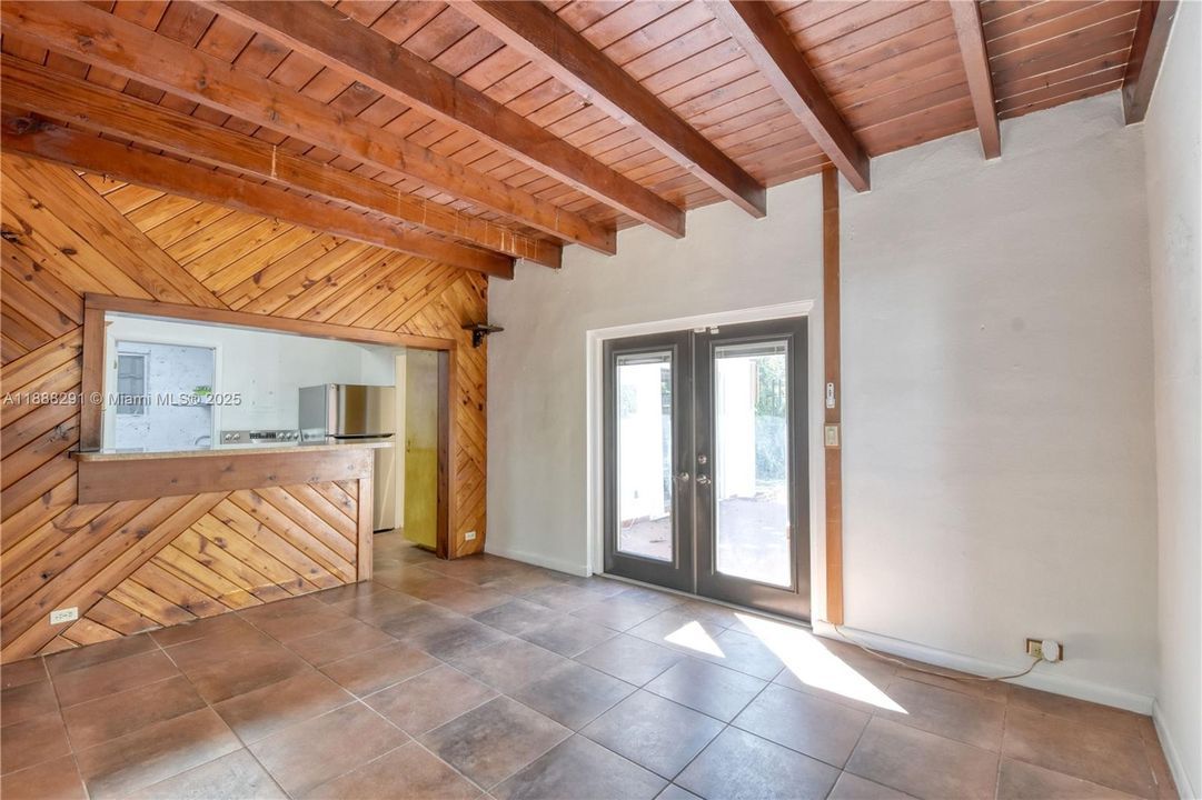 Recently Rented: $2,900 (3 beds, 2 baths, 1238 Square Feet)