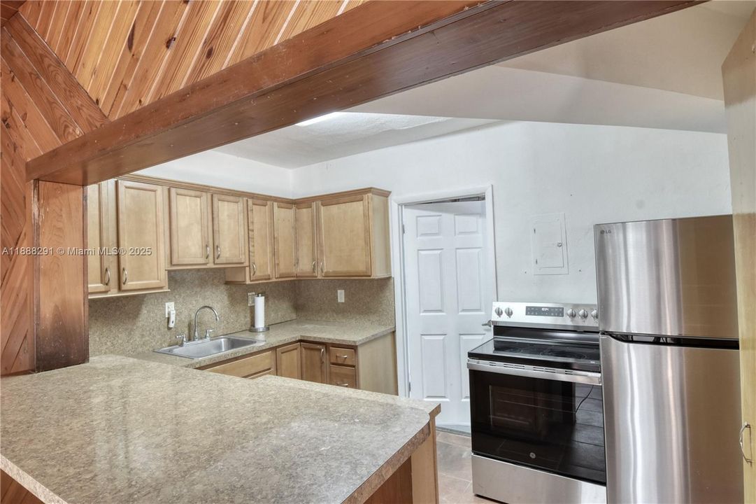 Recently Rented: $2,900 (3 beds, 2 baths, 1238 Square Feet)