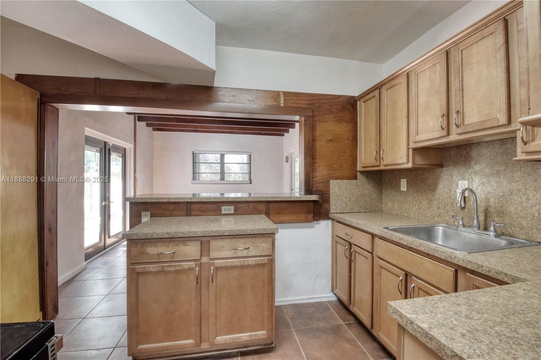 Recently Rented: $2,900 (3 beds, 2 baths, 1238 Square Feet)