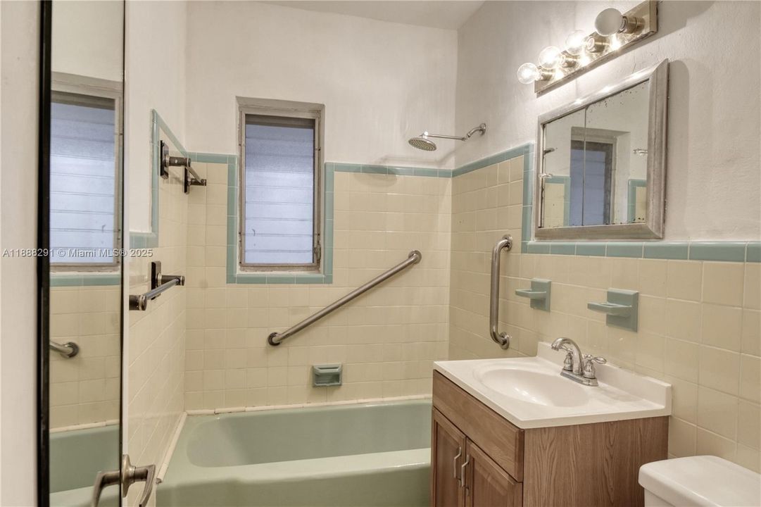 Recently Rented: $2,900 (3 beds, 2 baths, 1238 Square Feet)