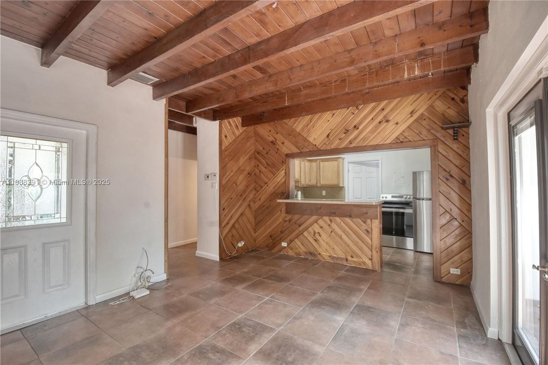 Recently Rented: $2,900 (3 beds, 2 baths, 1238 Square Feet)