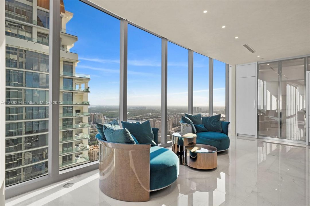 最近售出: $13,900,000 (5 贝兹, 7 浴室, 4780 平方英尺)