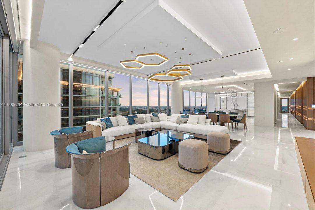 最近售出: $13,900,000 (5 贝兹, 7 浴室, 4780 平方英尺)