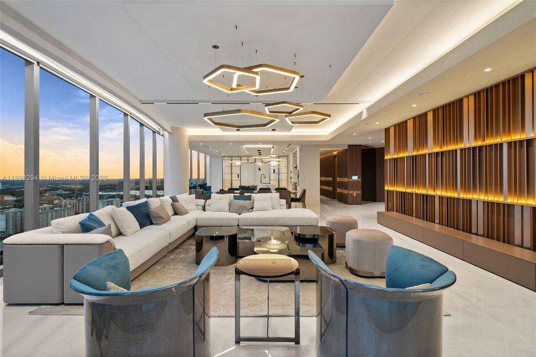 最近售出: $13,900,000 (5 贝兹, 7 浴室, 4780 平方英尺)