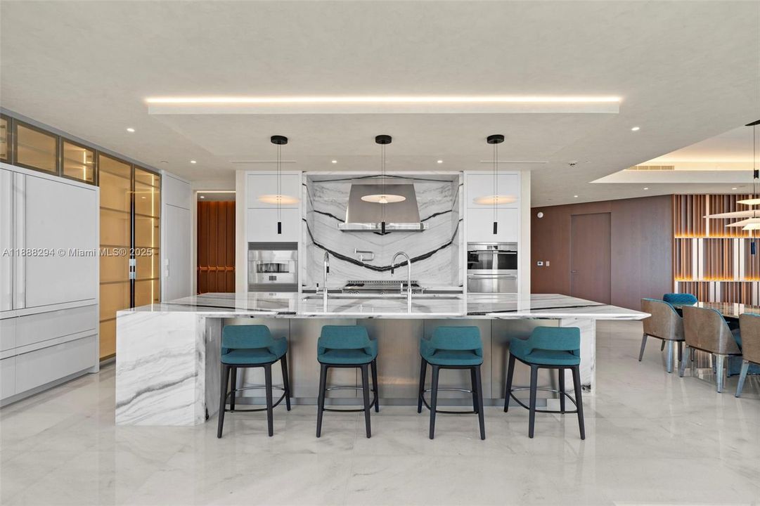 最近售出: $13,900,000 (5 贝兹, 7 浴室, 4780 平方英尺)