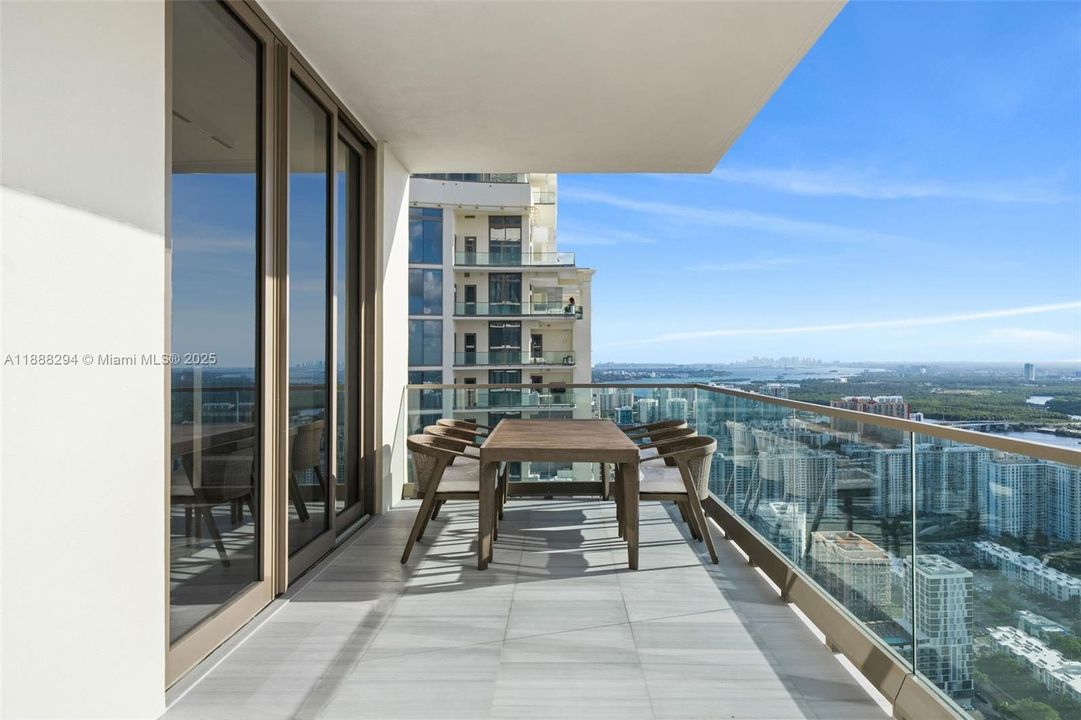 最近售出: $13,900,000 (5 贝兹, 7 浴室, 4780 平方英尺)