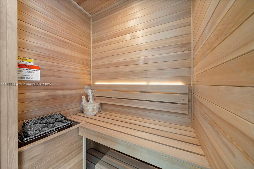 最近售出: $13,900,000 (5 贝兹, 7 浴室, 4780 平方英尺)