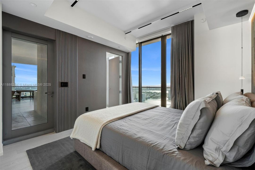 最近售出: $13,900,000 (5 贝兹, 7 浴室, 4780 平方英尺)