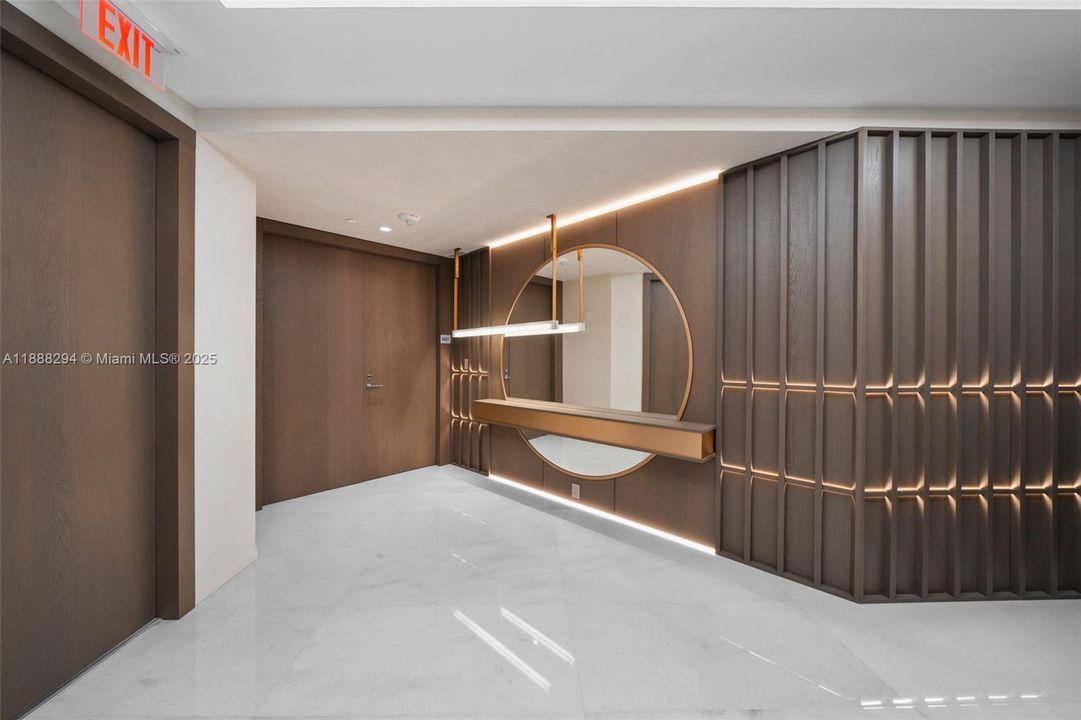 最近售出: $13,900,000 (5 贝兹, 7 浴室, 4780 平方英尺)