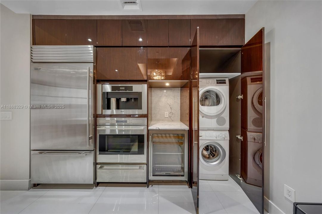 For Sale: $5,250,000 (2 beds, 2 baths, 1911 Square Feet)