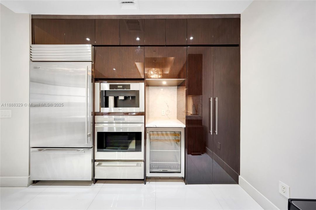 For Sale: $5,250,000 (2 beds, 2 baths, 1911 Square Feet)