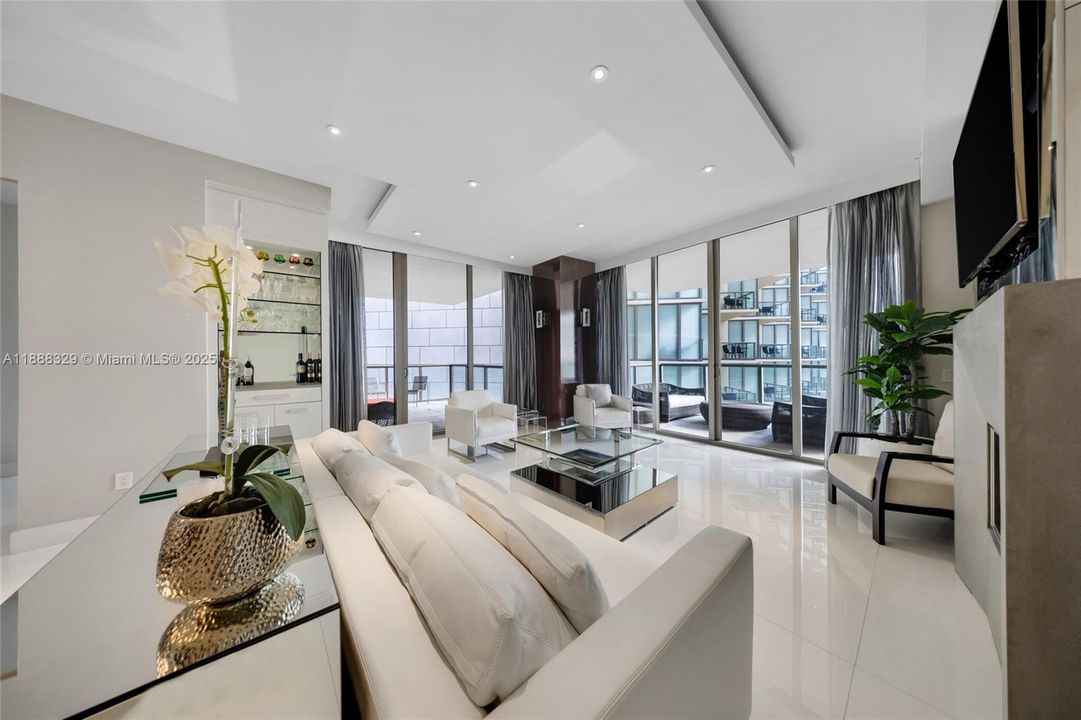 For Sale: $5,250,000 (2 beds, 2 baths, 1911 Square Feet)