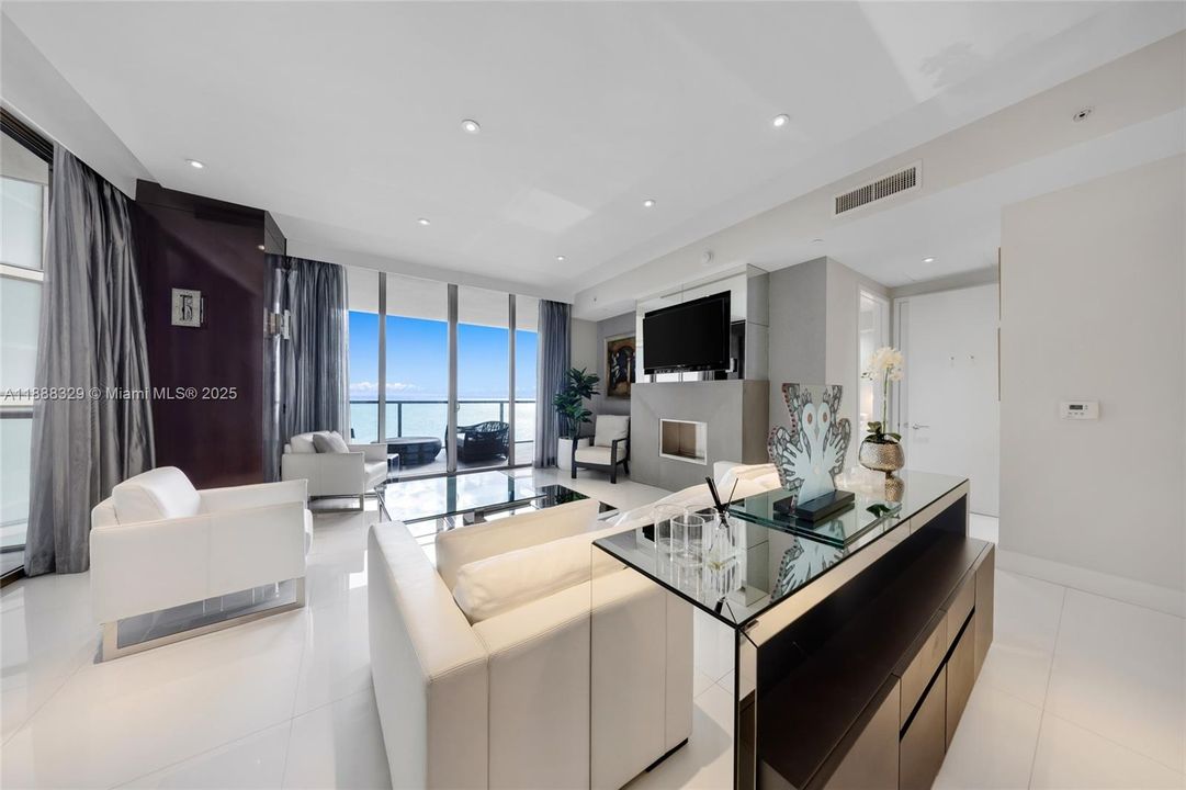 For Sale: $5,250,000 (2 beds, 2 baths, 1911 Square Feet)