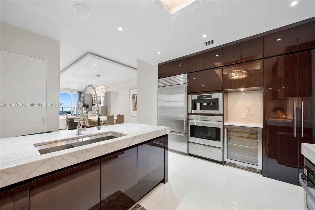 For Sale: $5,250,000 (2 beds, 2 baths, 1911 Square Feet)