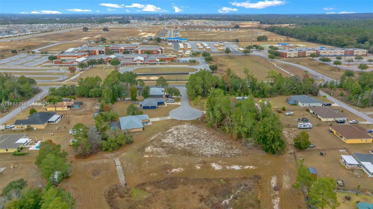 En Venta: $64,900 (0.48 acres)