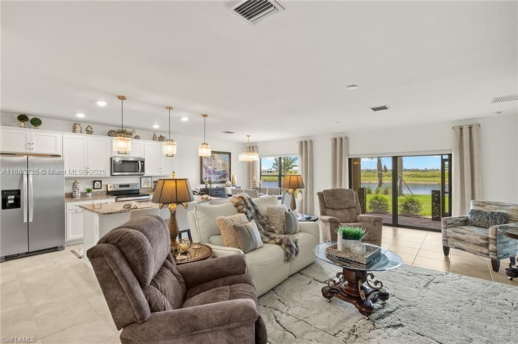 待售: $499,000 (3 贝兹, 2 浴室, 1558 平方英尺)