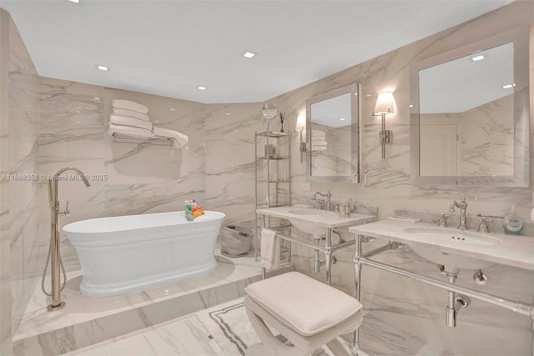 For Sale: $1,450,000 (2 beds, 2 baths, 2000 Square Feet)