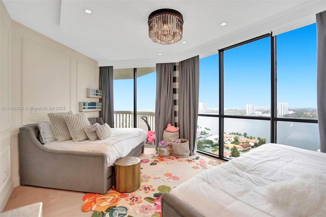 For Sale: $1,450,000 (2 beds, 2 baths, 2000 Square Feet)