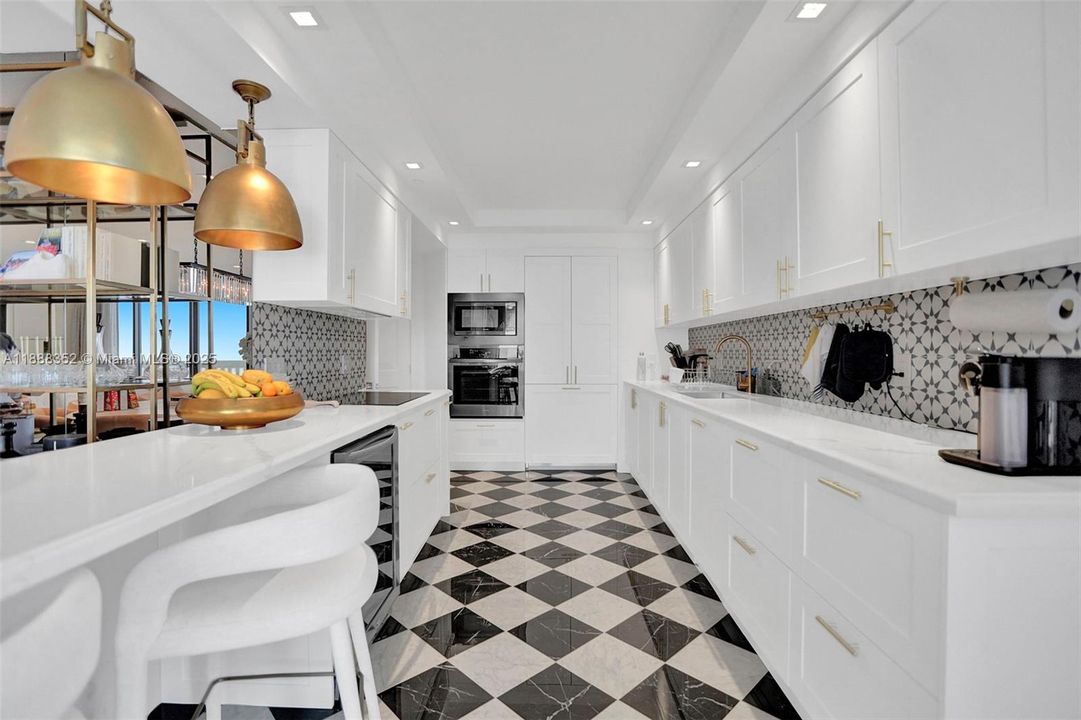 For Sale: $1,450,000 (2 beds, 2 baths, 2000 Square Feet)