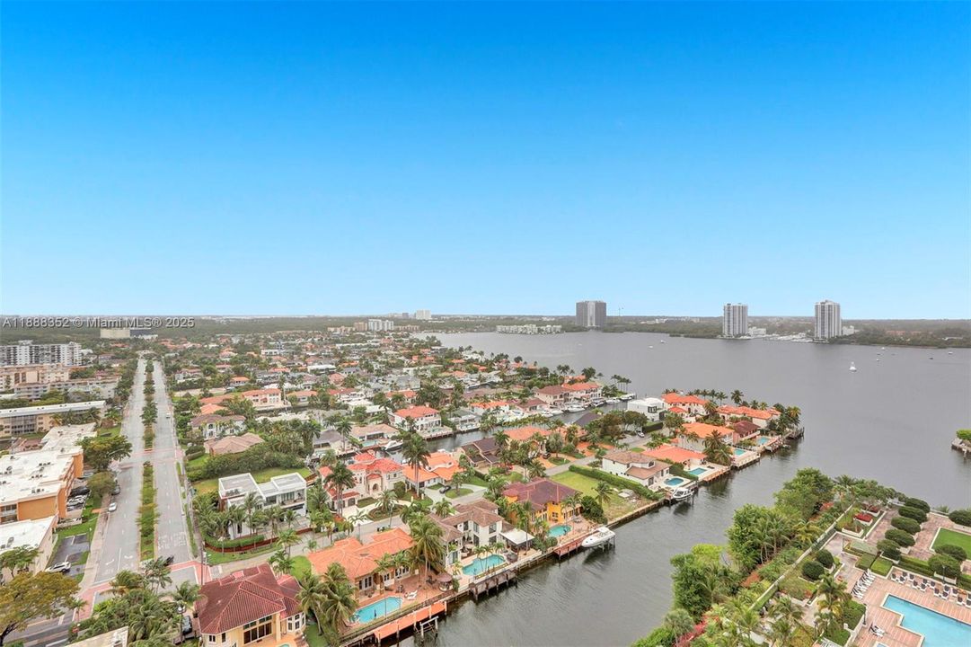 For Sale: $1,450,000 (2 beds, 2 baths, 2000 Square Feet)