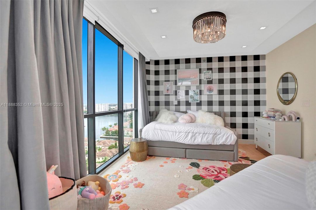 For Sale: $1,450,000 (2 beds, 2 baths, 2000 Square Feet)