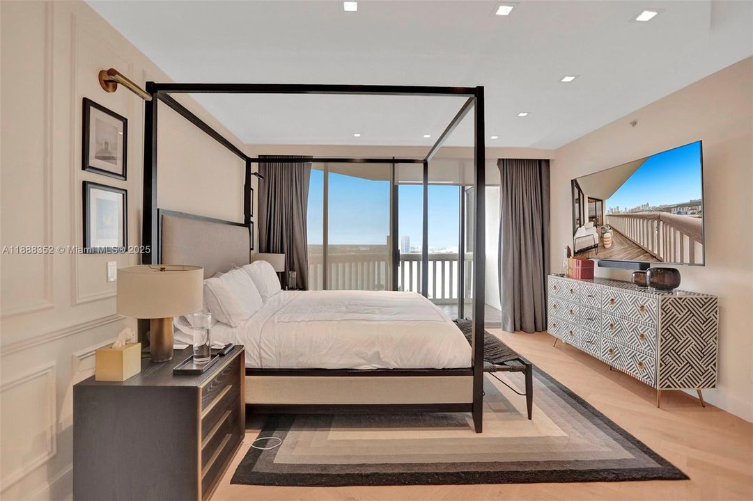 For Sale: $1,450,000 (2 beds, 2 baths, 2000 Square Feet)