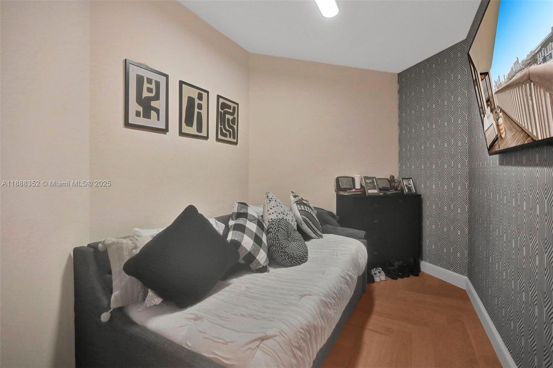 For Sale: $1,450,000 (2 beds, 2 baths, 2000 Square Feet)