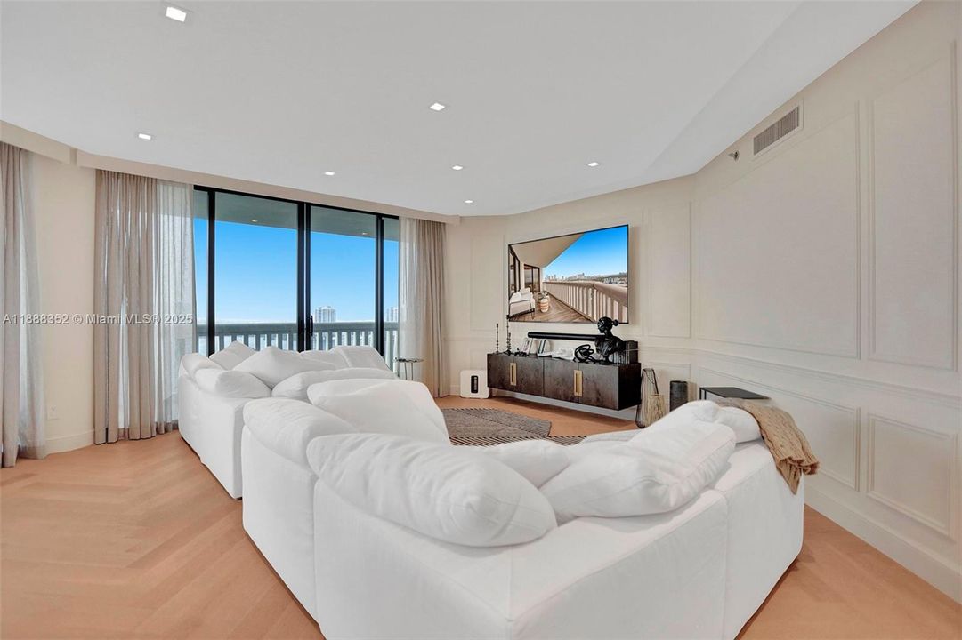 For Sale: $1,450,000 (2 beds, 2 baths, 2000 Square Feet)