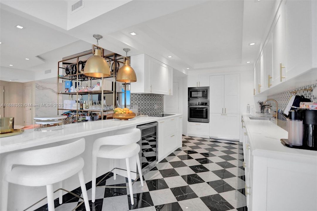 For Sale: $1,450,000 (2 beds, 2 baths, 2000 Square Feet)