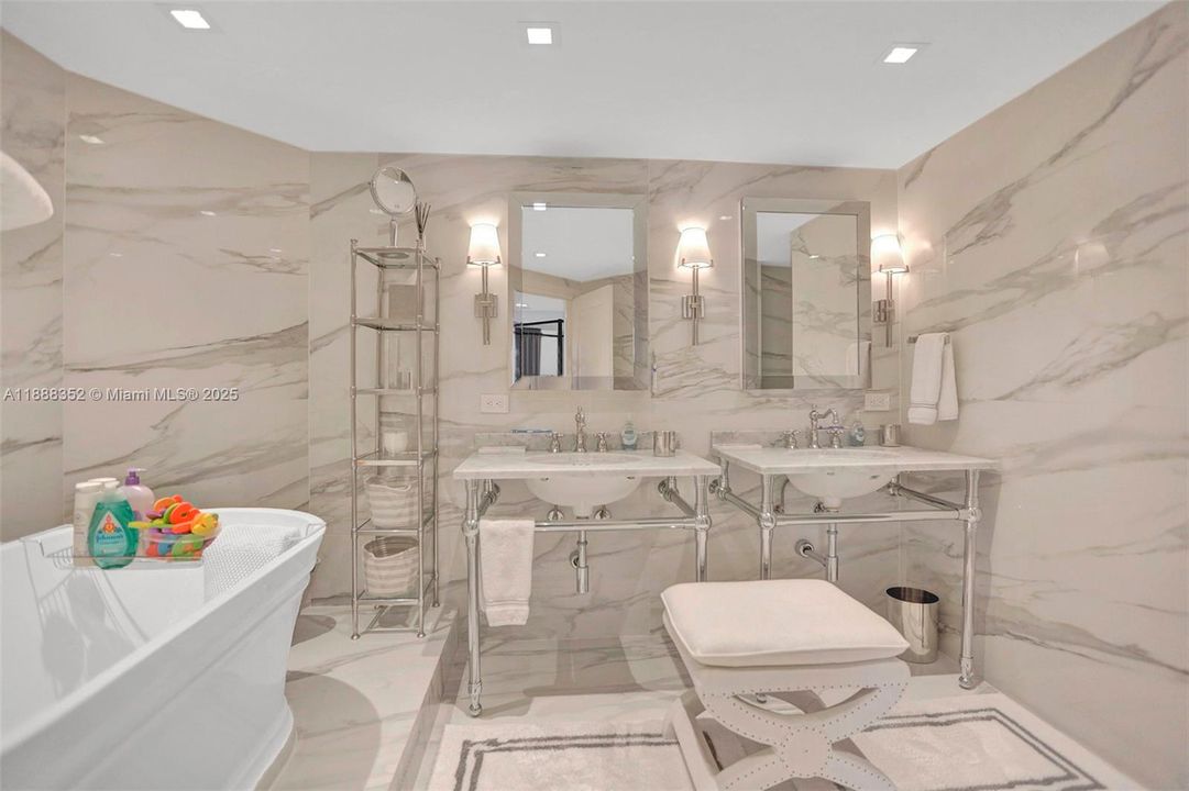 For Sale: $1,450,000 (2 beds, 2 baths, 2000 Square Feet)