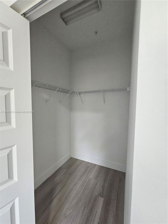 合同活跃: $3,400 (3 贝兹, 2 浴室, 1236 平方英尺)