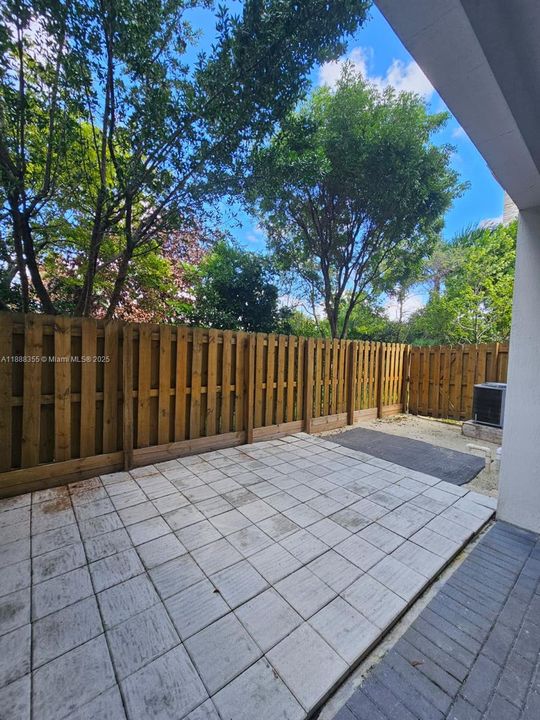 合同活跃: $3,400 (3 贝兹, 2 浴室, 1236 平方英尺)