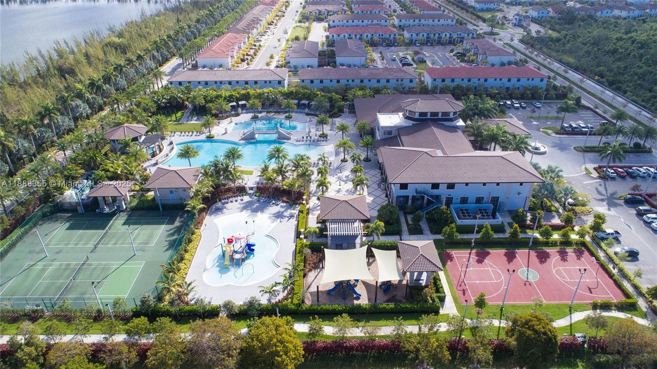 合同活跃: $3,400 (3 贝兹, 2 浴室, 1236 平方英尺)